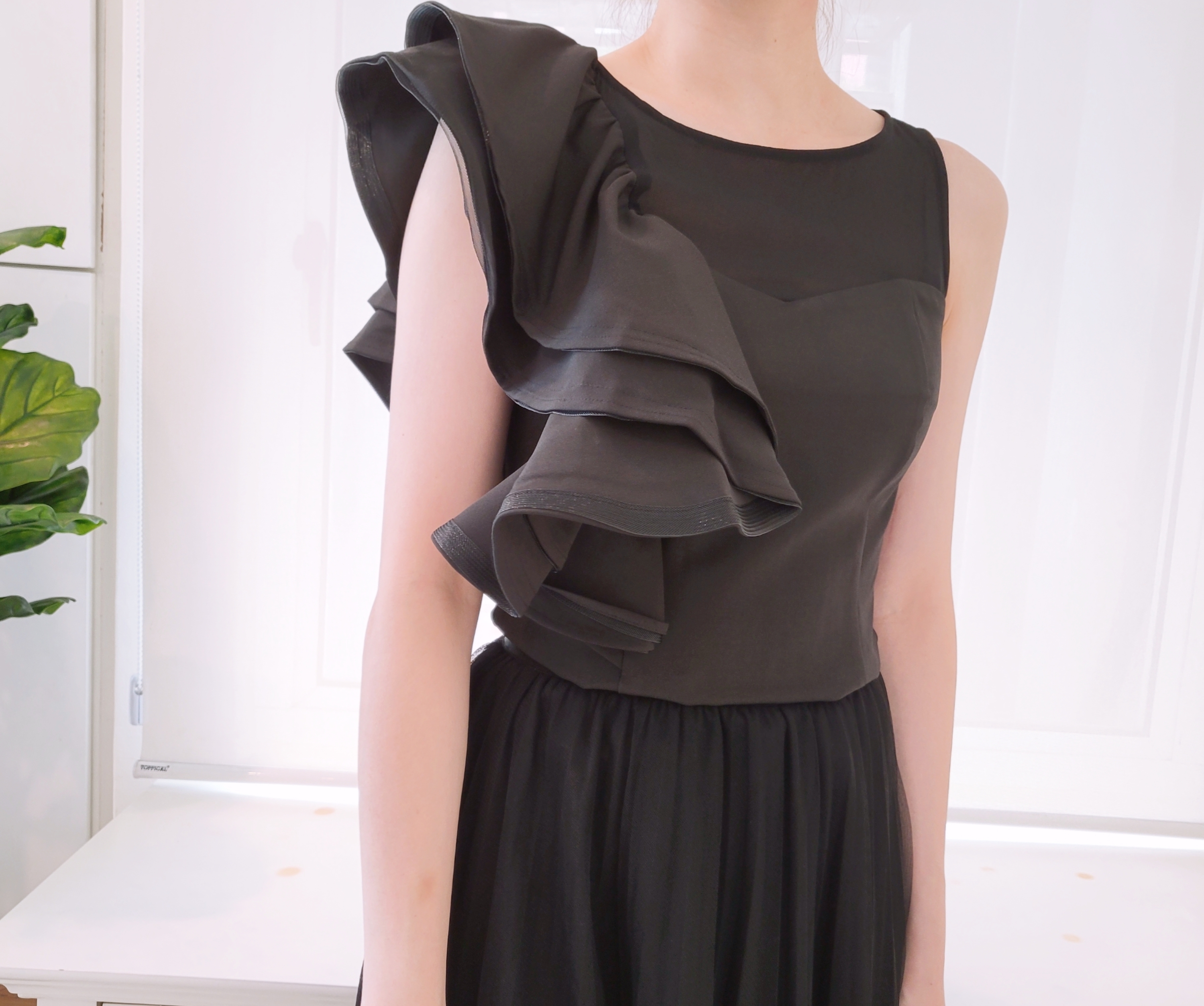 SOLID RUFFLED CROP BLOUSE