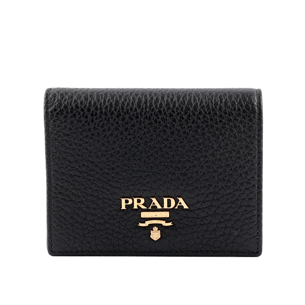 【Prada】浮雕Logo荔枝皮革二折短夾(黑色)