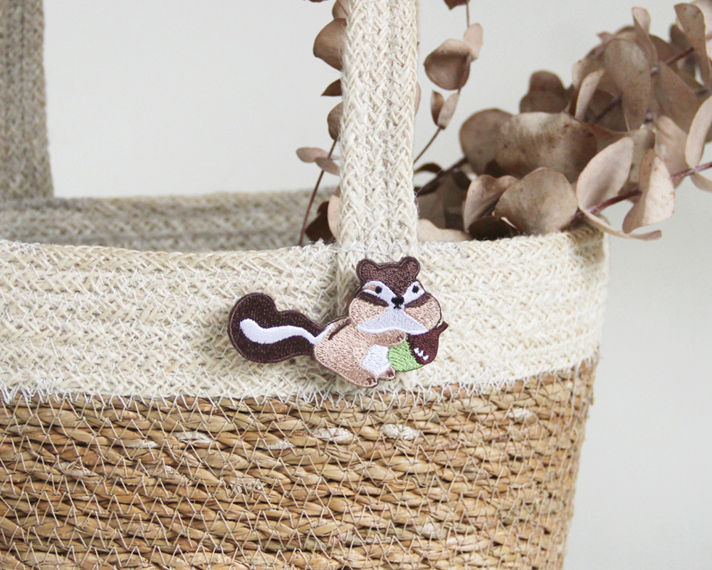 Forest Party刺繡別針 / 淘氣小松鼠