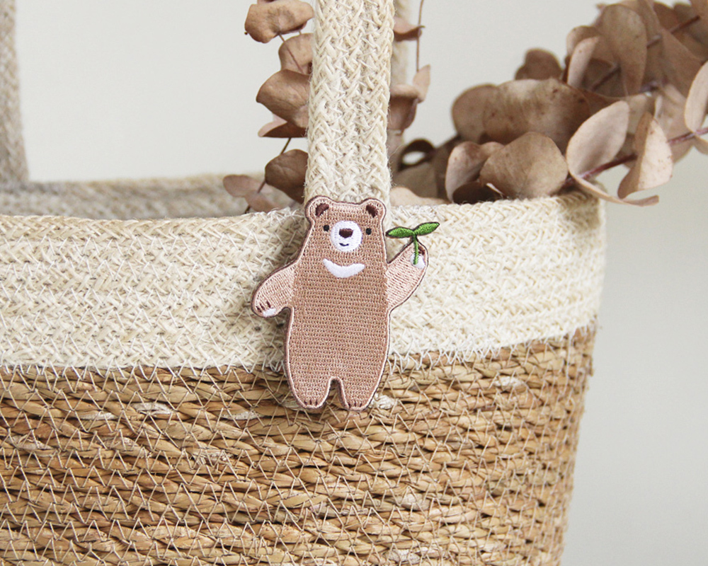 Forest Party刺繡別針 / 巧克力熊貝兒