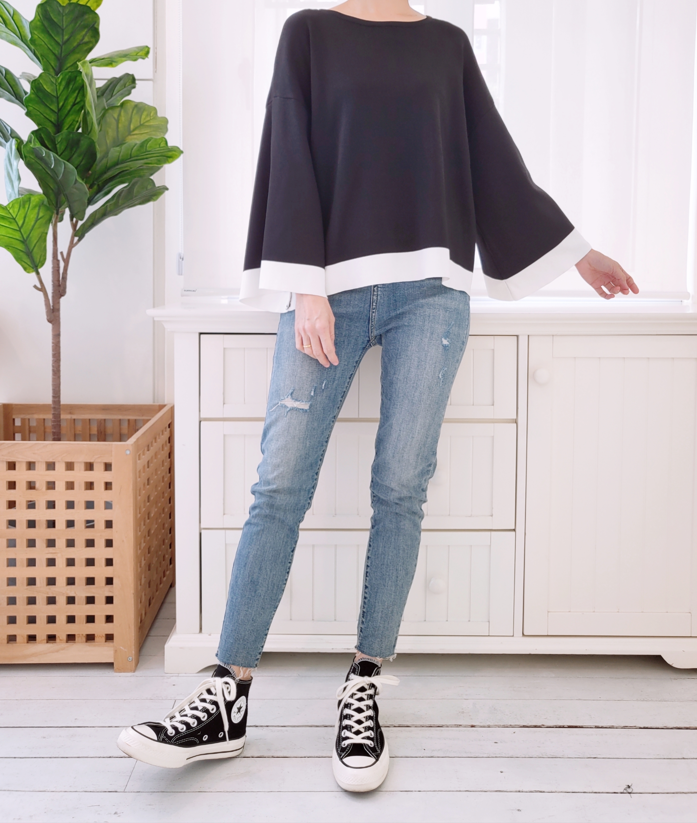 FLARED SLEEVE KNIT BLOUSE