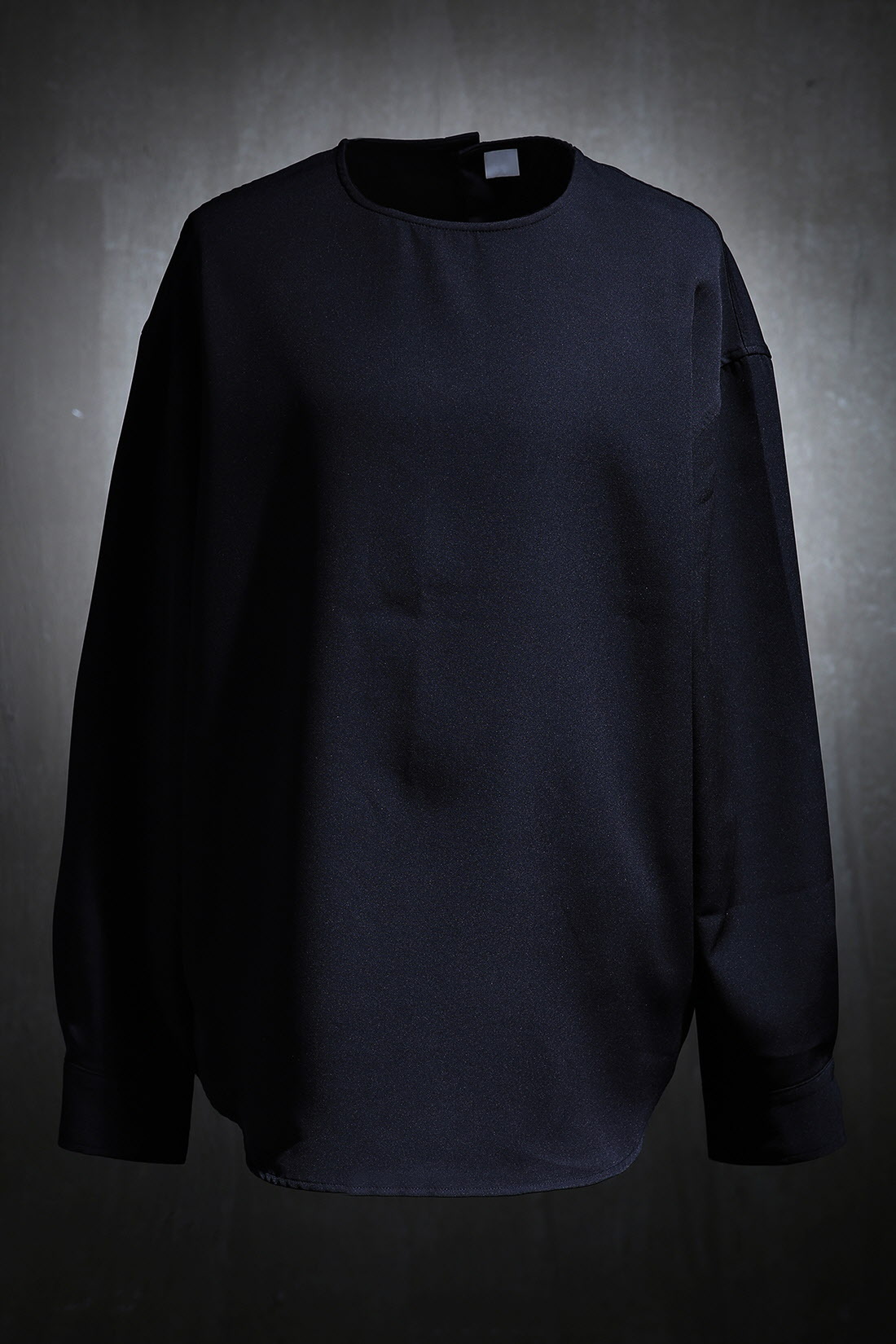 後開叉剪裁鈕扣圓領寬鬆襯衫