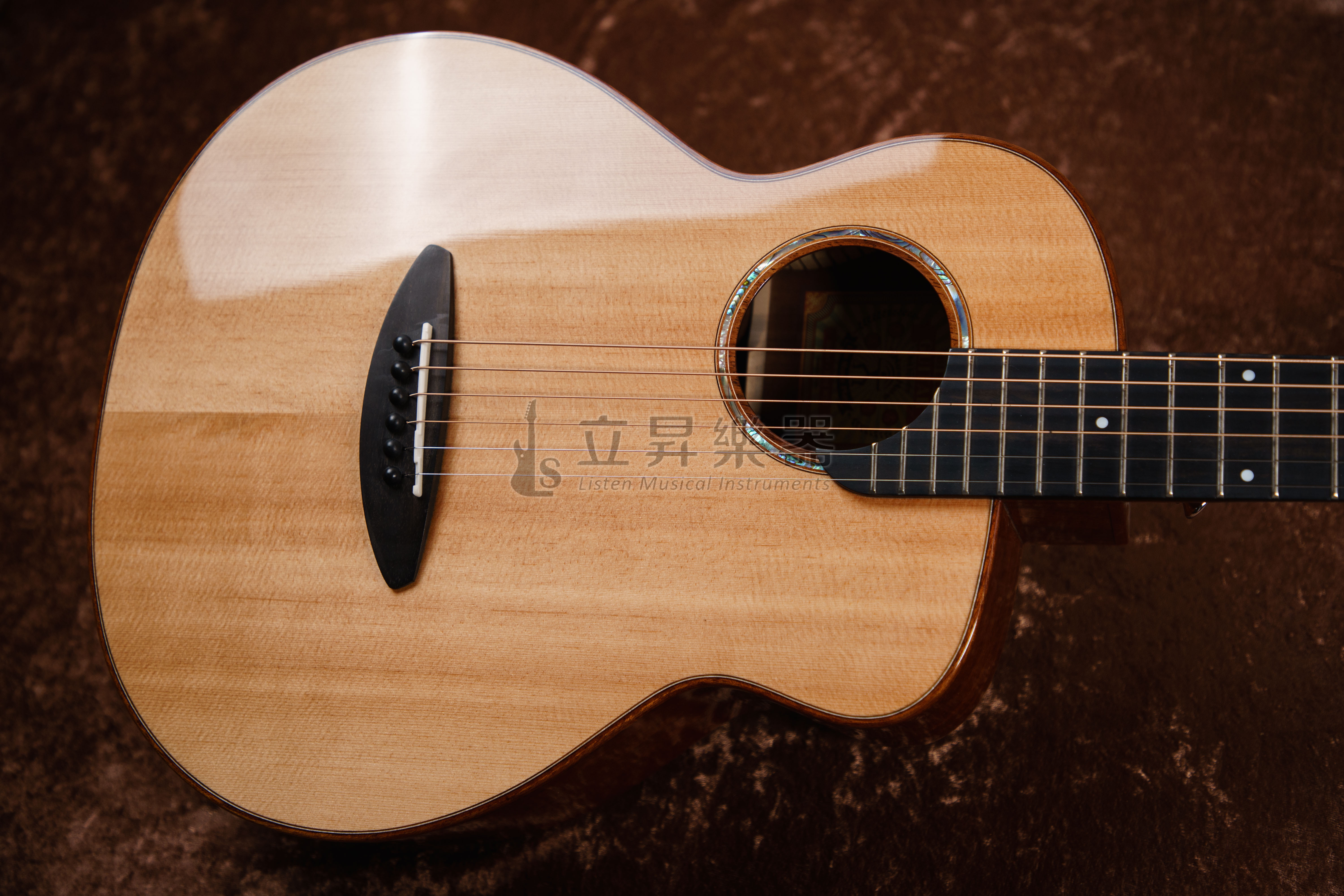 aNueNue M52 原聲款 36吋 旅行吉他 西加雲杉木面單 附原廠豪華加厚琴袋