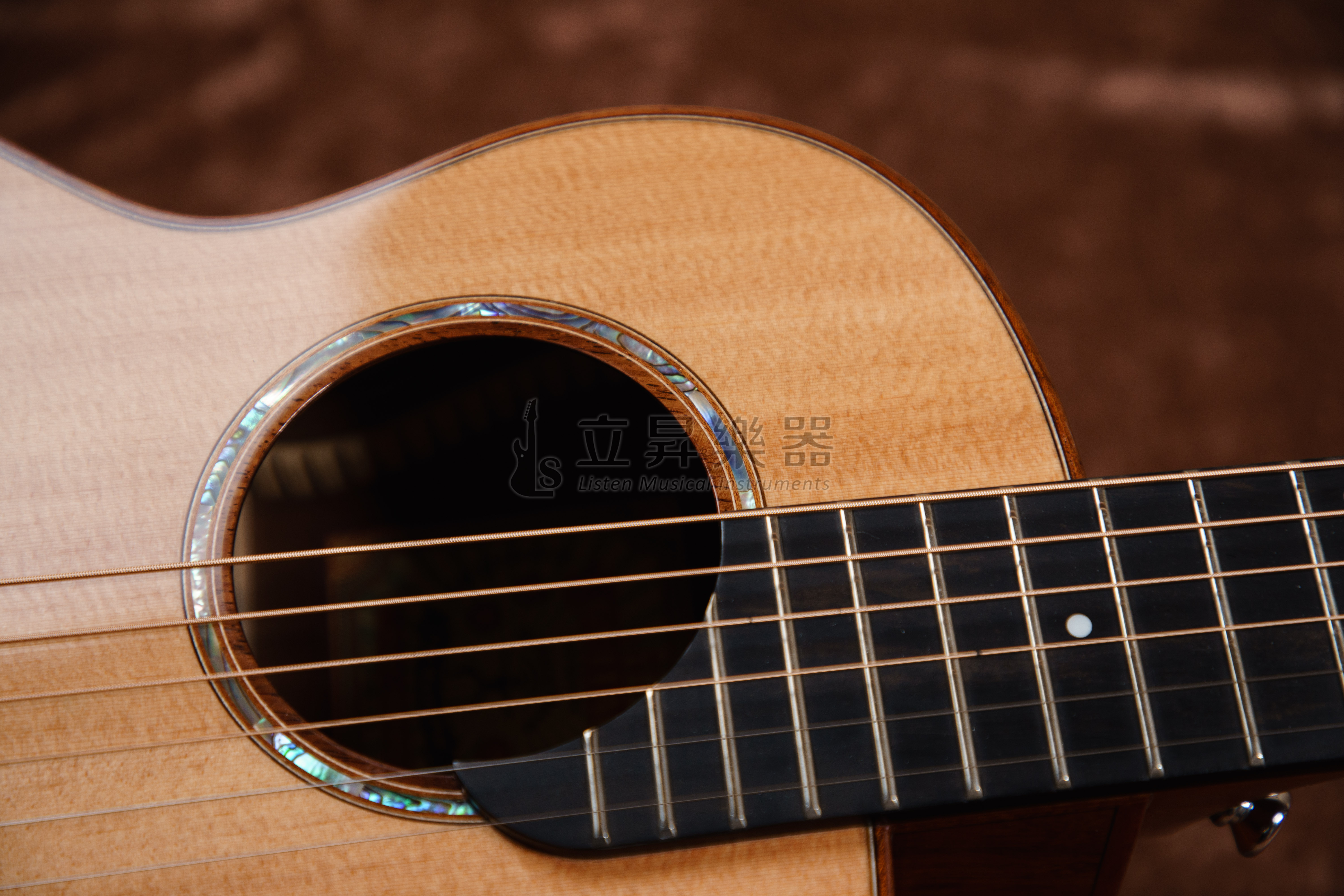 aNueNue M52 原聲款 36吋 旅行吉他 西加雲杉木面單 附原廠豪華加厚琴袋