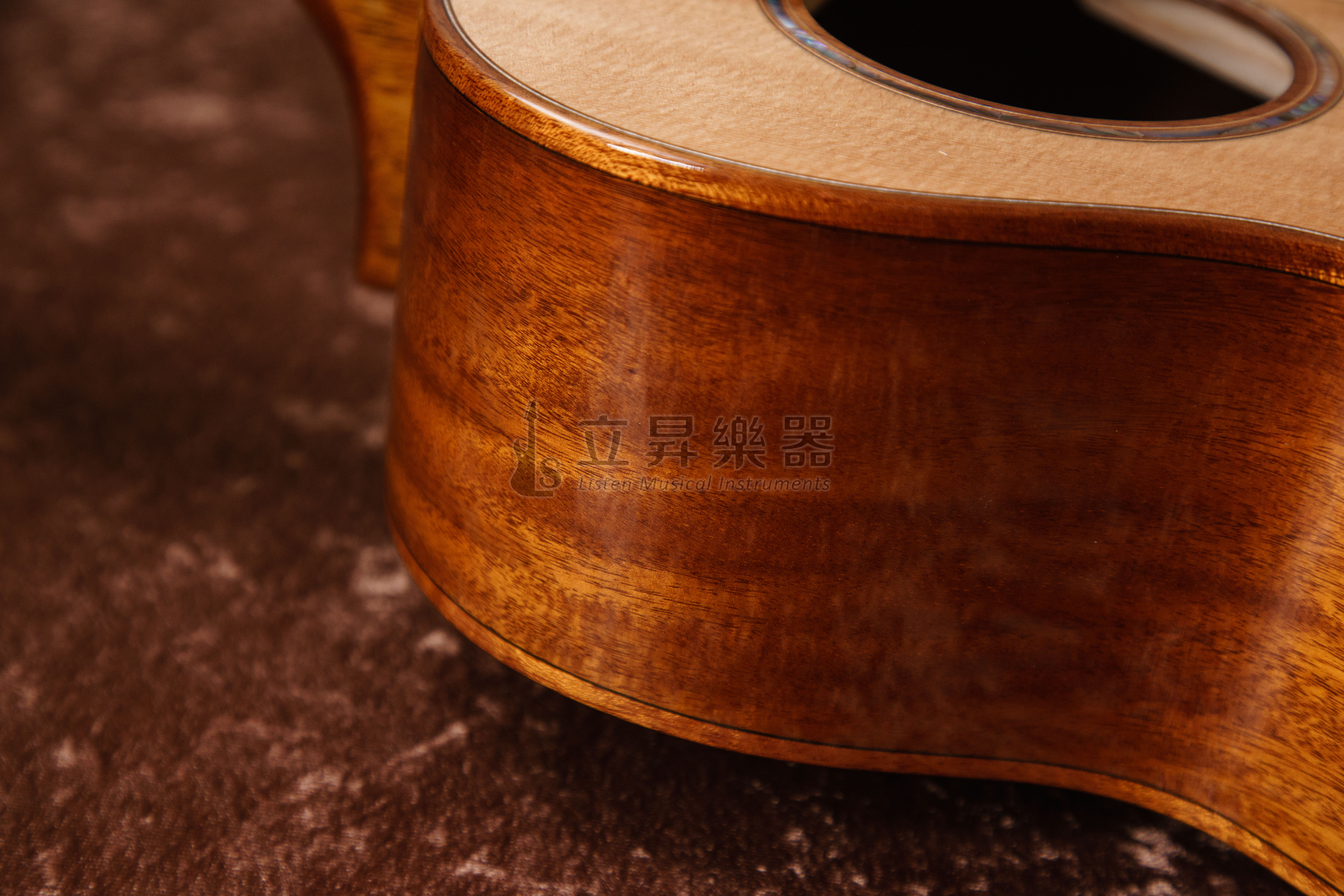 aNueNue aNueNue M52 原聲款 36吋 旅行吉他 西加雲杉木面單 附原廠豪華加厚琴袋 第 4 張圖片｜三峽吉他 / Bass