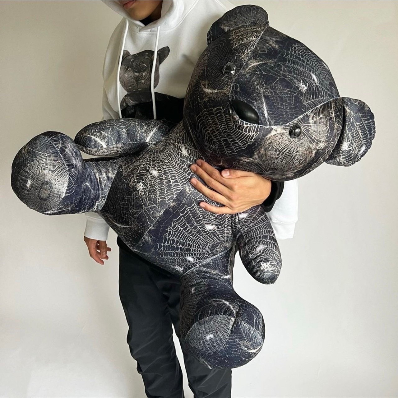 VIRUSWORLD Valentine's Day limited hand-made giant burst crack spider web teddy bear doll SPIDER WEB TEDDY BEAR