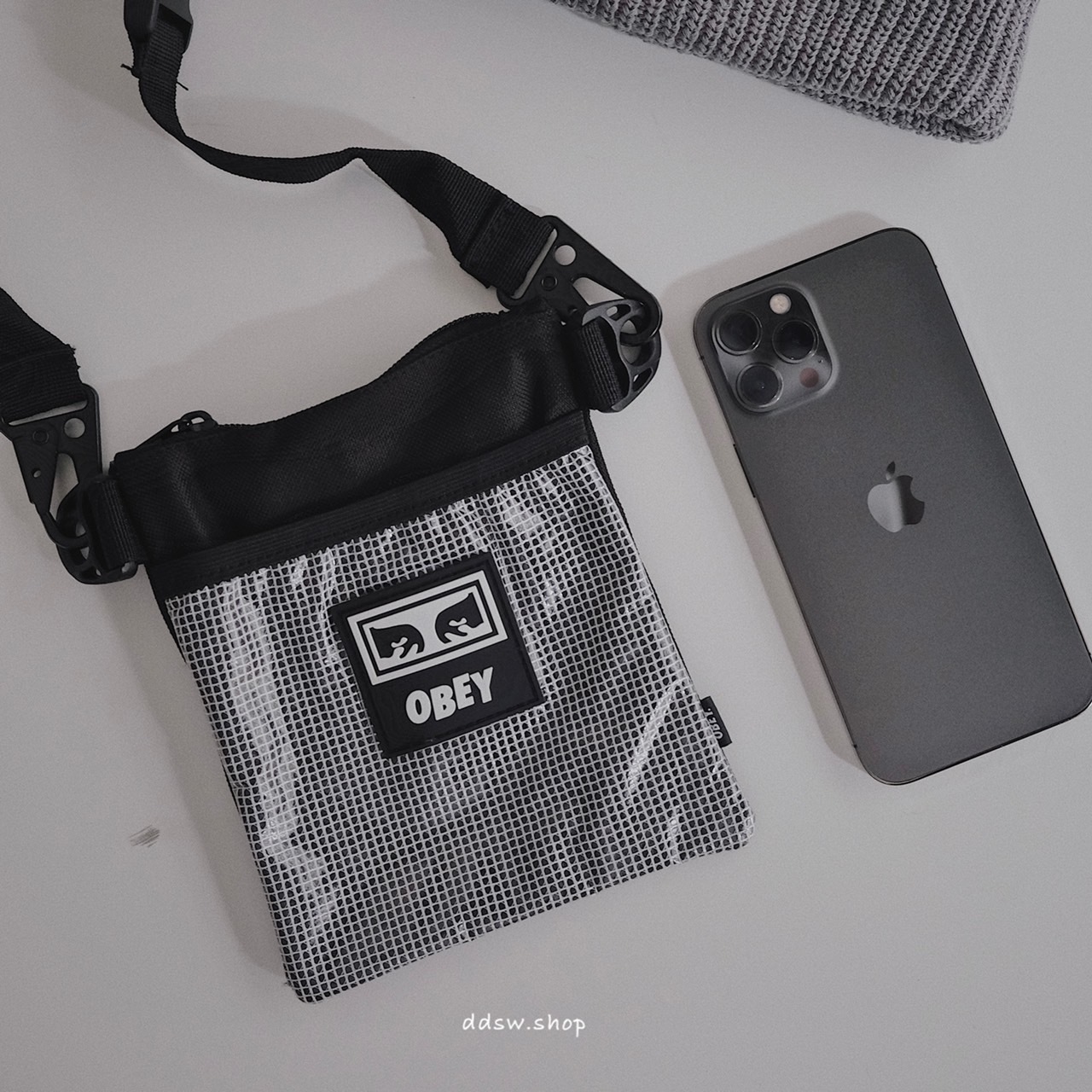 OBEY MINIBAG 小包 斜背小包 方形 扁形小包 格紋銀黑色