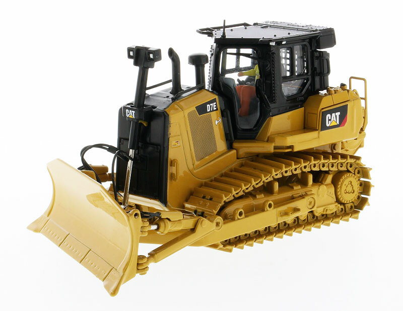 1:50 Diecast Masters CAT Caterpillar D7E Track-Type Tractor Dozer in Pipeline Configuration  (#85555)