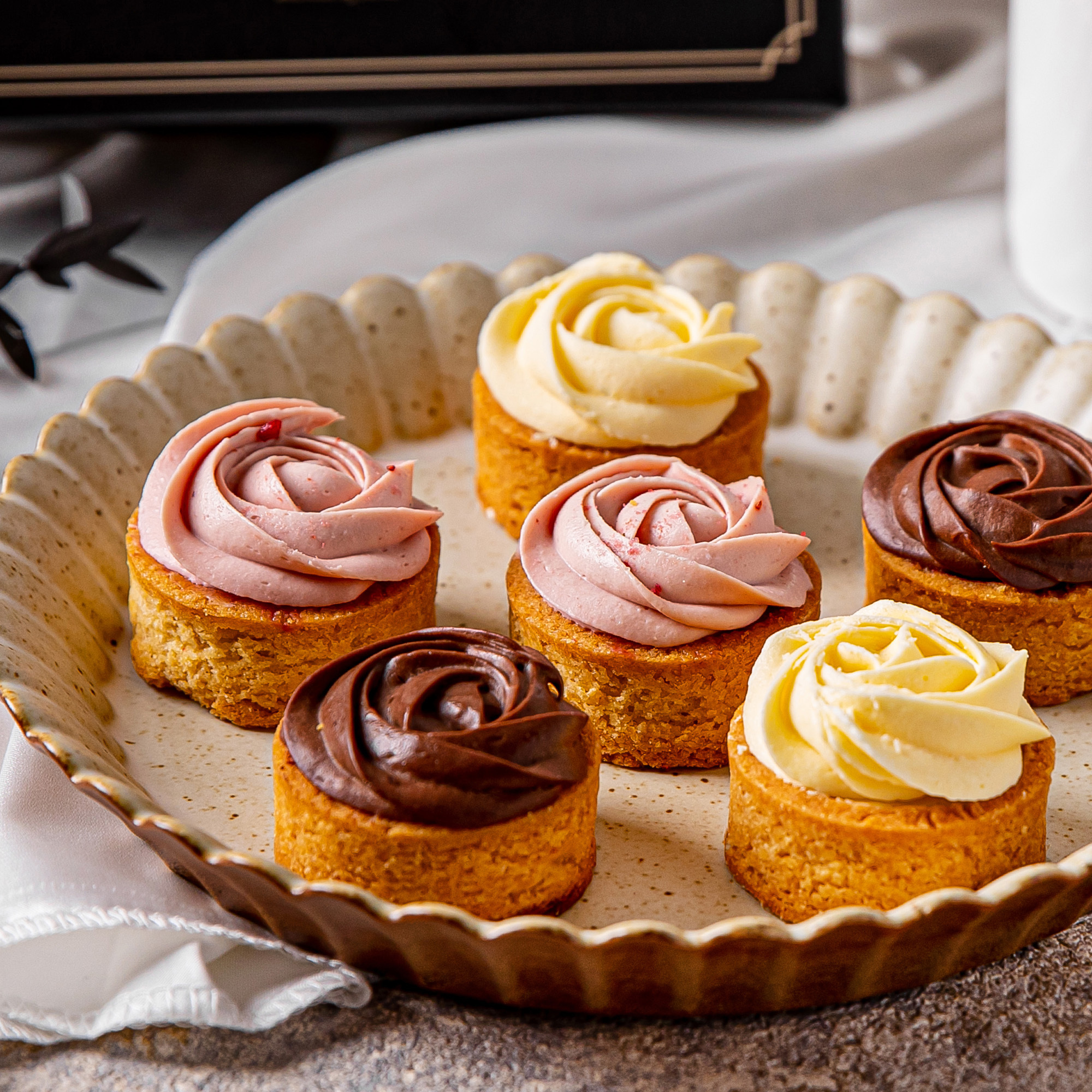 【米樂客】夢幻玫瑰乳酪塔 9入禮盒｜優雅細緻的酸甜滋味｜無麩質|低糖無負擔