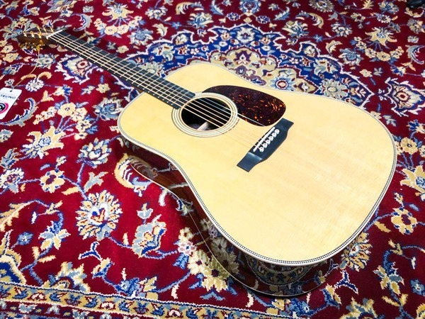 Martin Martin D-28 Delux 雲杉木 全單 — 三峽吉他 / Bass