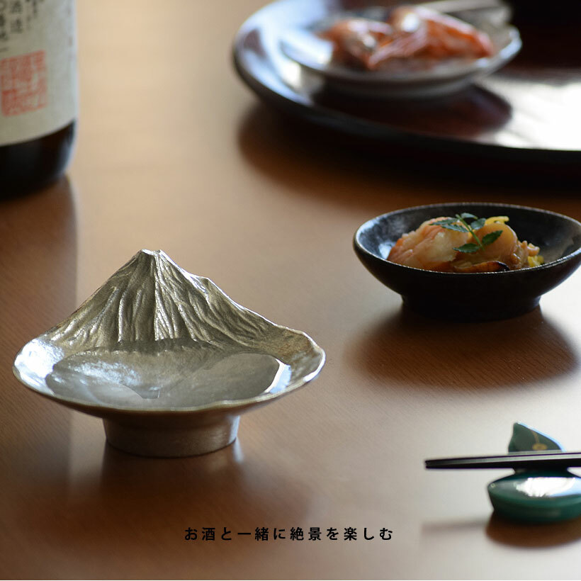 喝日本清酒的錫製杯子