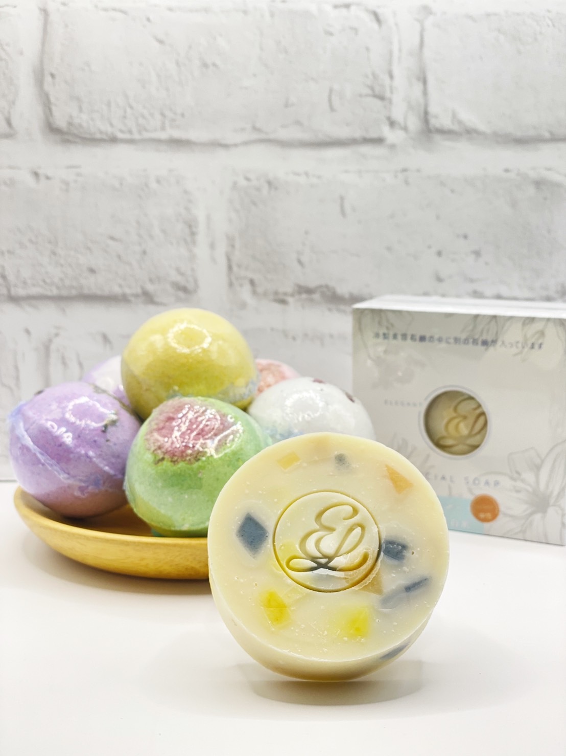 【鴻琴生活】何橞瑢主播推薦-水嫩肌膚優惠組(1面皂(90g),6顆泡澡球(70g))