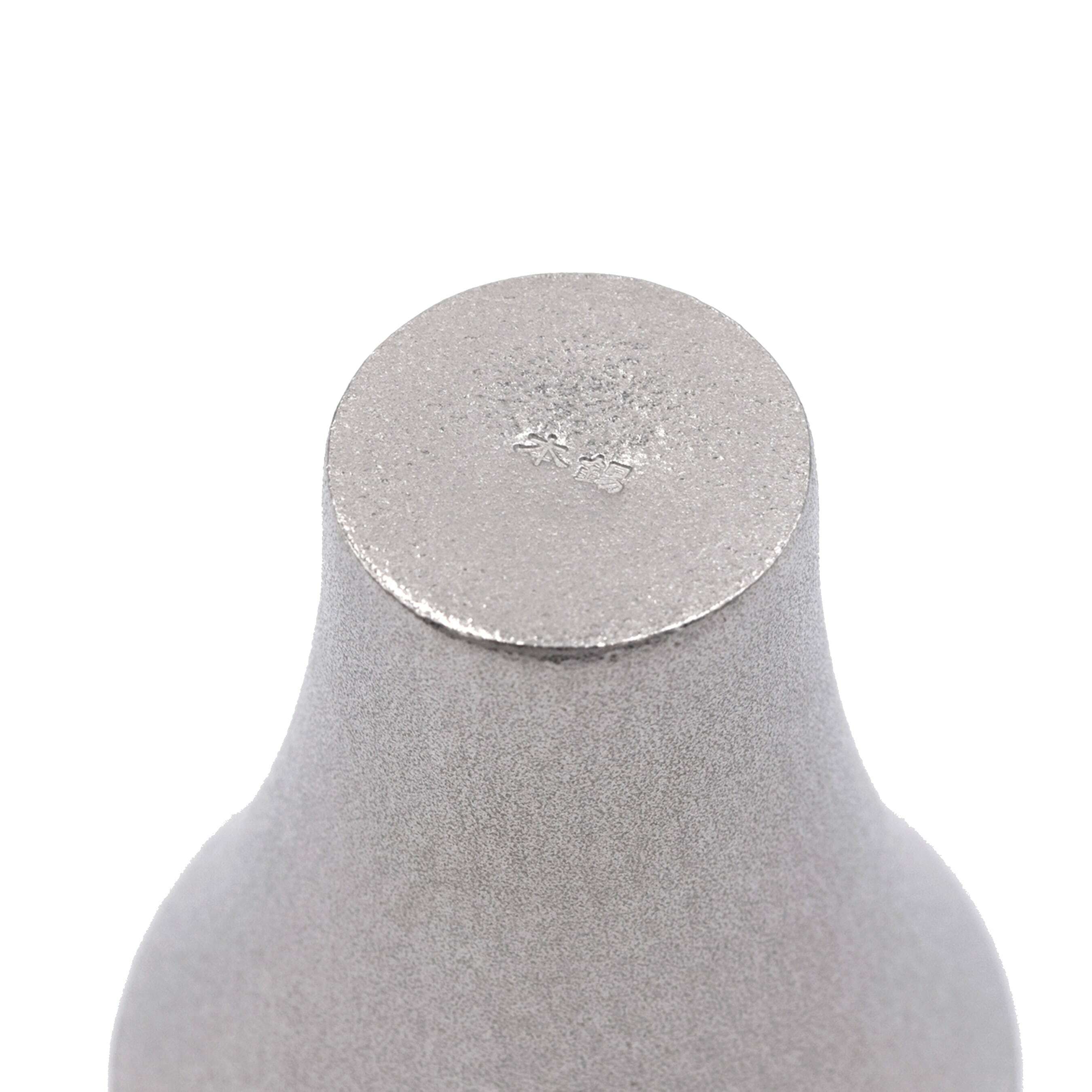 喝日本清酒的錫製杯子