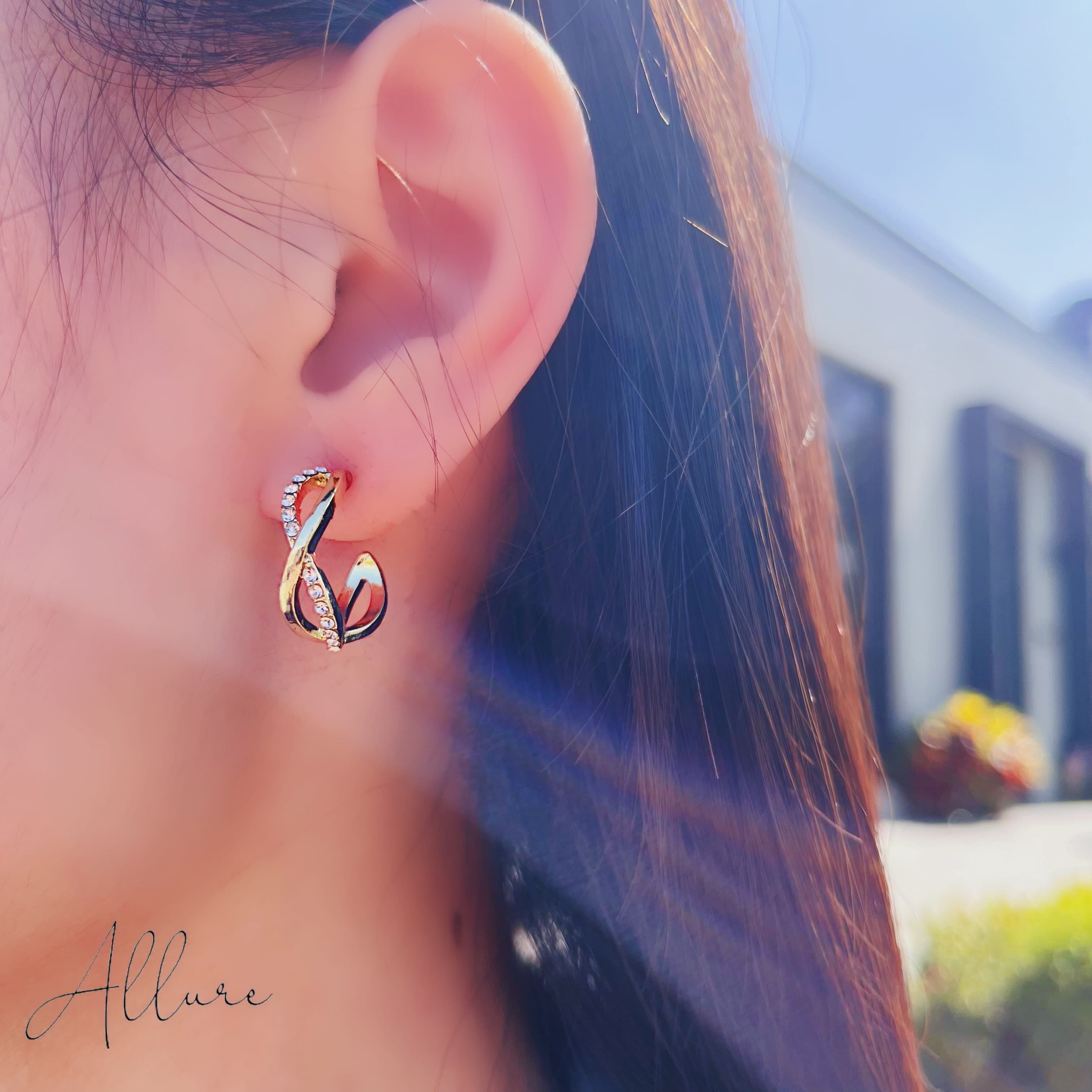 肆玥xAllure氣質 百搭 線條纏繞 帶鑽 C字形耳環