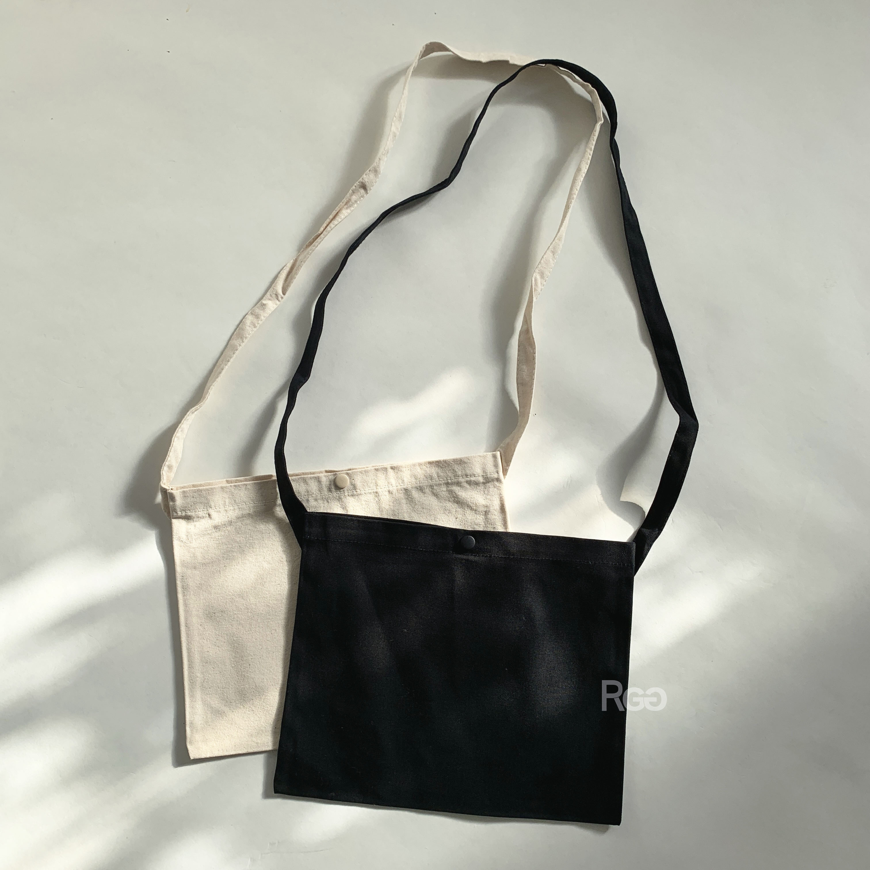 United Athle 日本🇯🇵UA 基本款帆布側背包