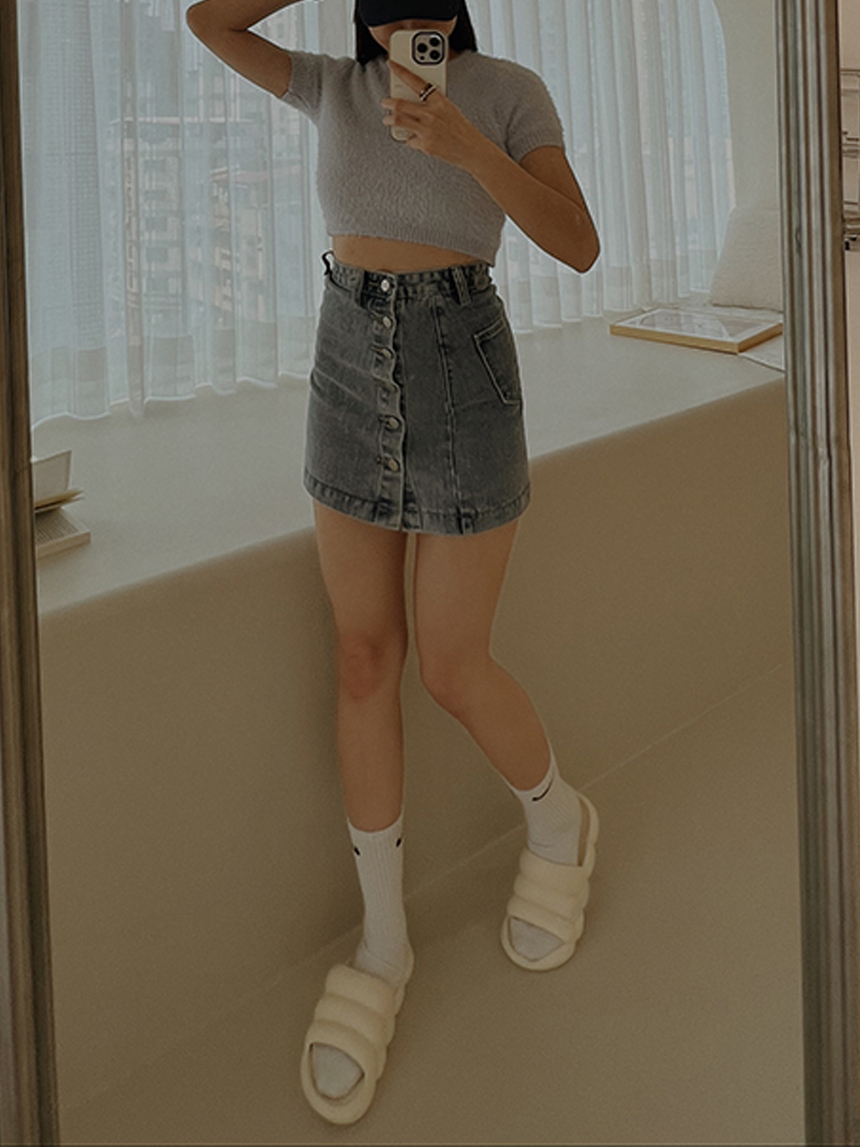 排釦牛仔裙