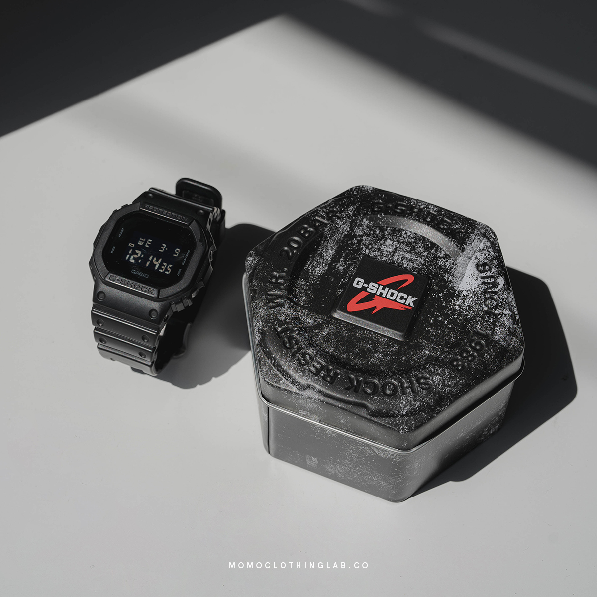 Casio G-shock 經典霧面黑款中性手錶DW-5600BB