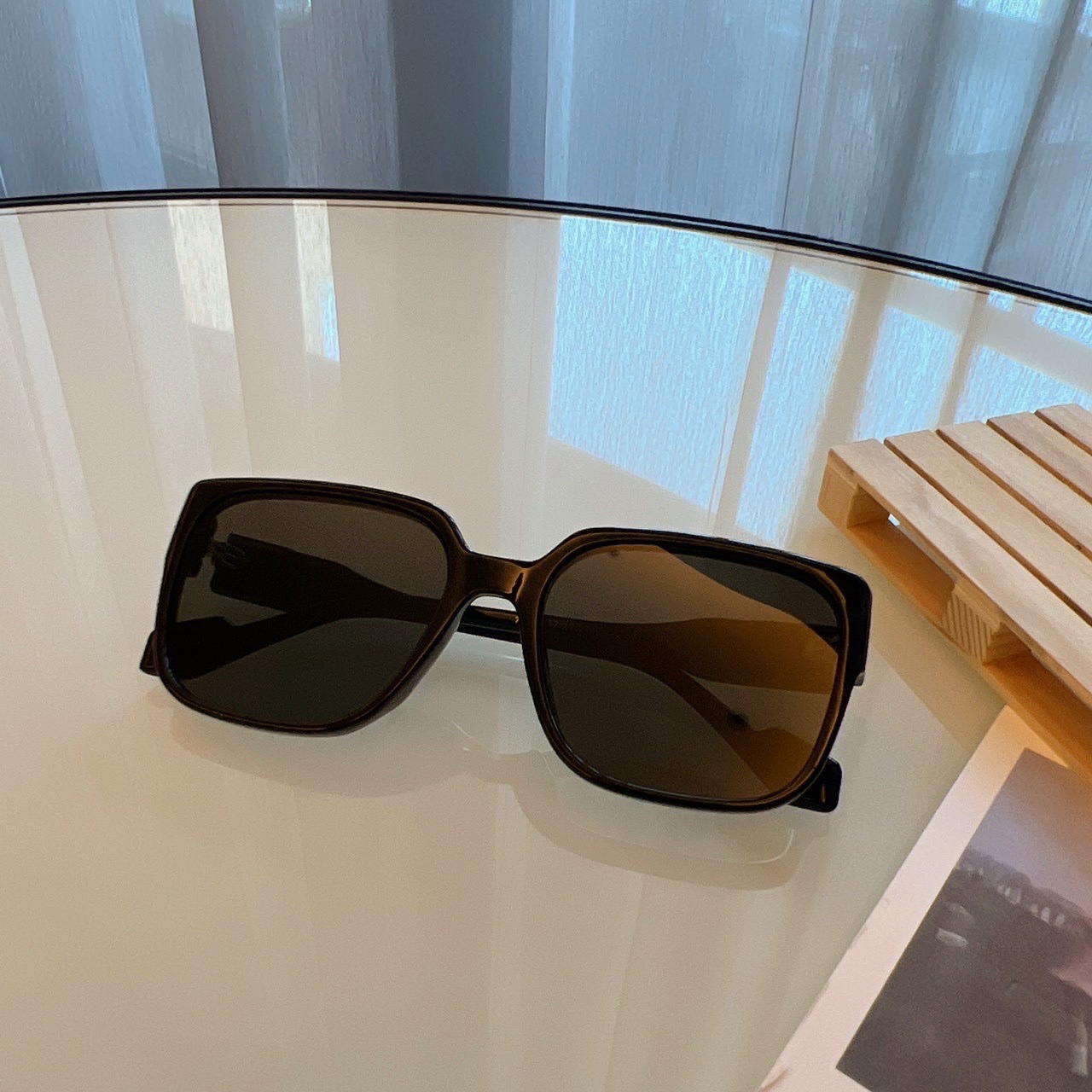 S01877486質感膠框小臉墨鏡/單一色