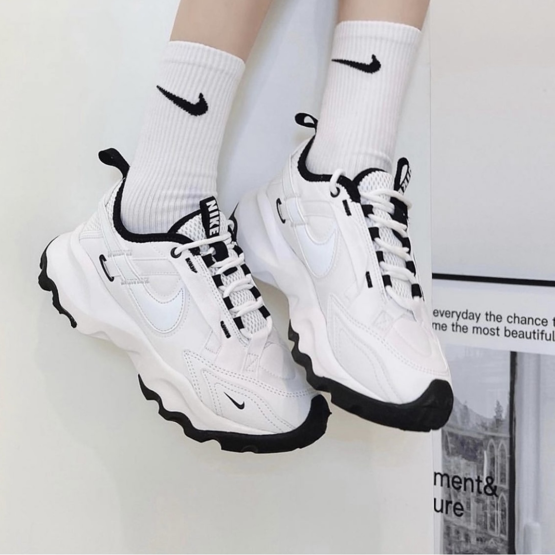 NIKE TC7900 PANDA 🐼 WHITE - BLACK