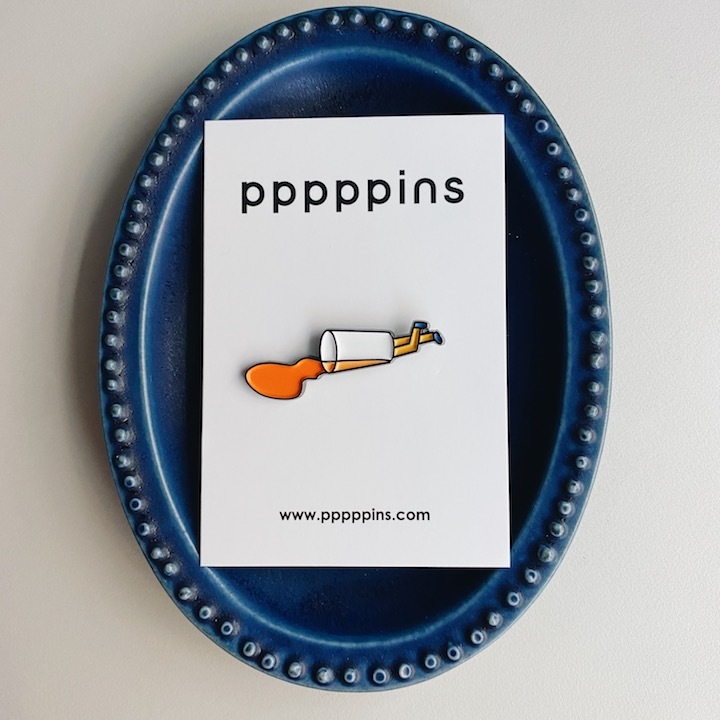 跌倒果汁杯 琺瑯別針 胸章｜pppppins