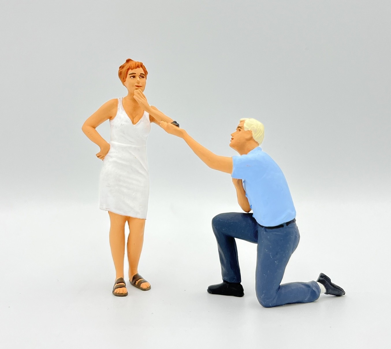 Preiser 44932 G Marriage proposal with ring