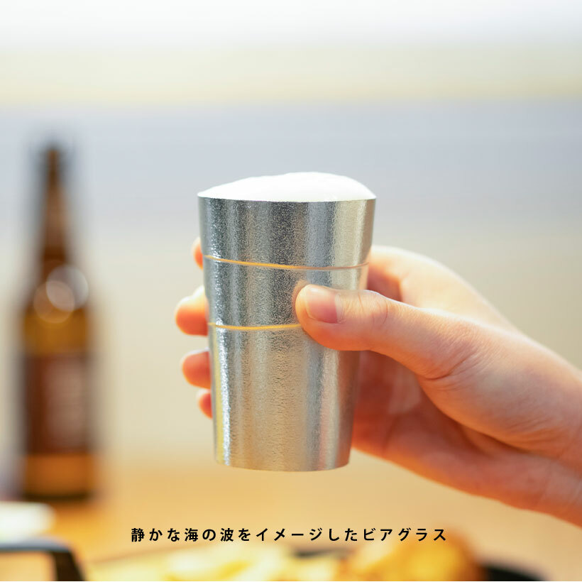 喝日本啤酒的錫製杯子