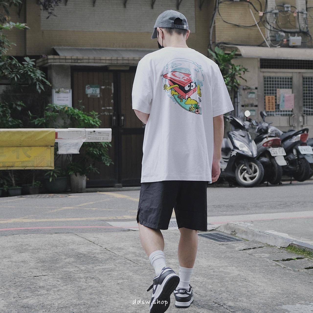 Nike Sportswear Have a nike day 短袖 背後塗鴉 白色 湖水綠