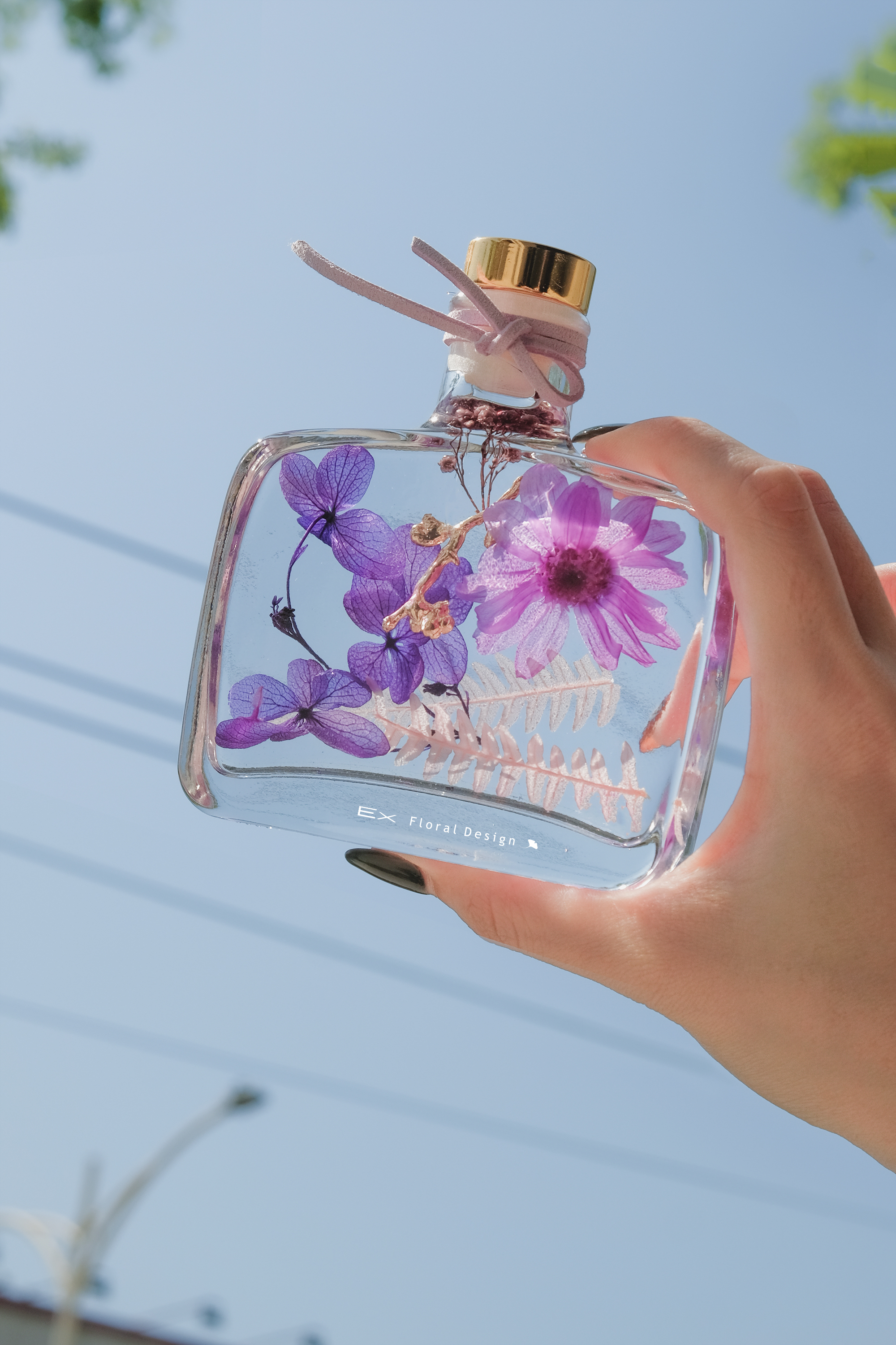 悠夢花 ‧ 長春花藍 " 附LED木製燈座 "