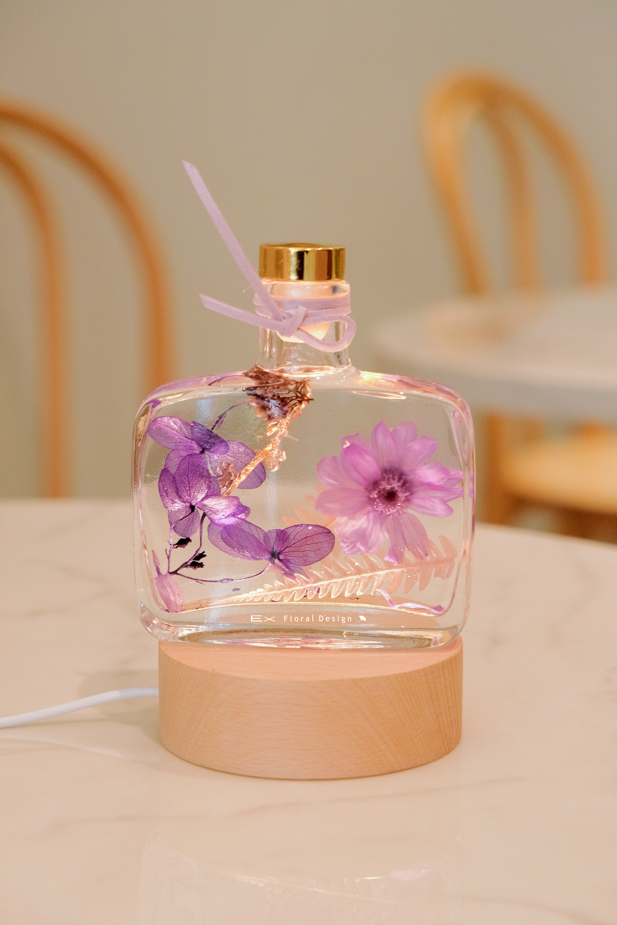 悠夢花 ‧ 長春花藍 " 附LED木製燈座 "