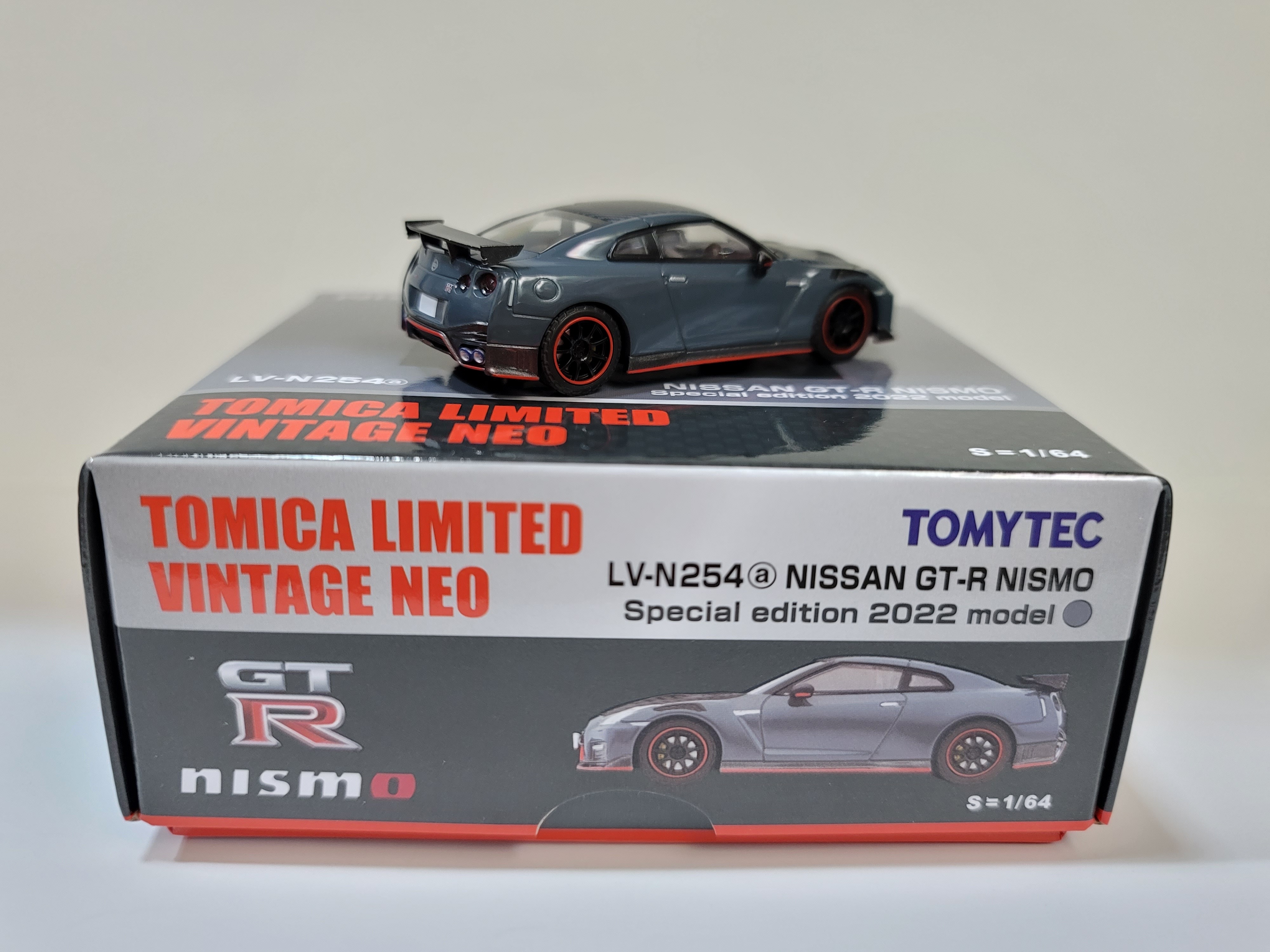 Tomytec Tomica Limited Vintage NEO 1/64 LV-N254a Nissan