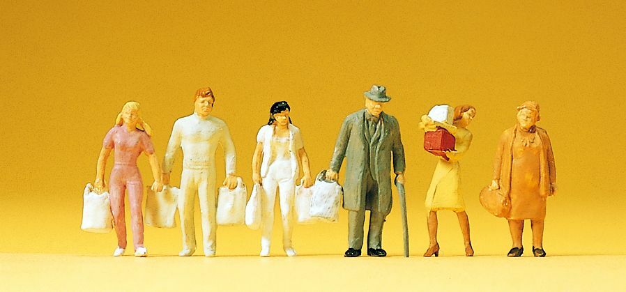Preiser 14136 HO scale, Shoppers with bags and bags