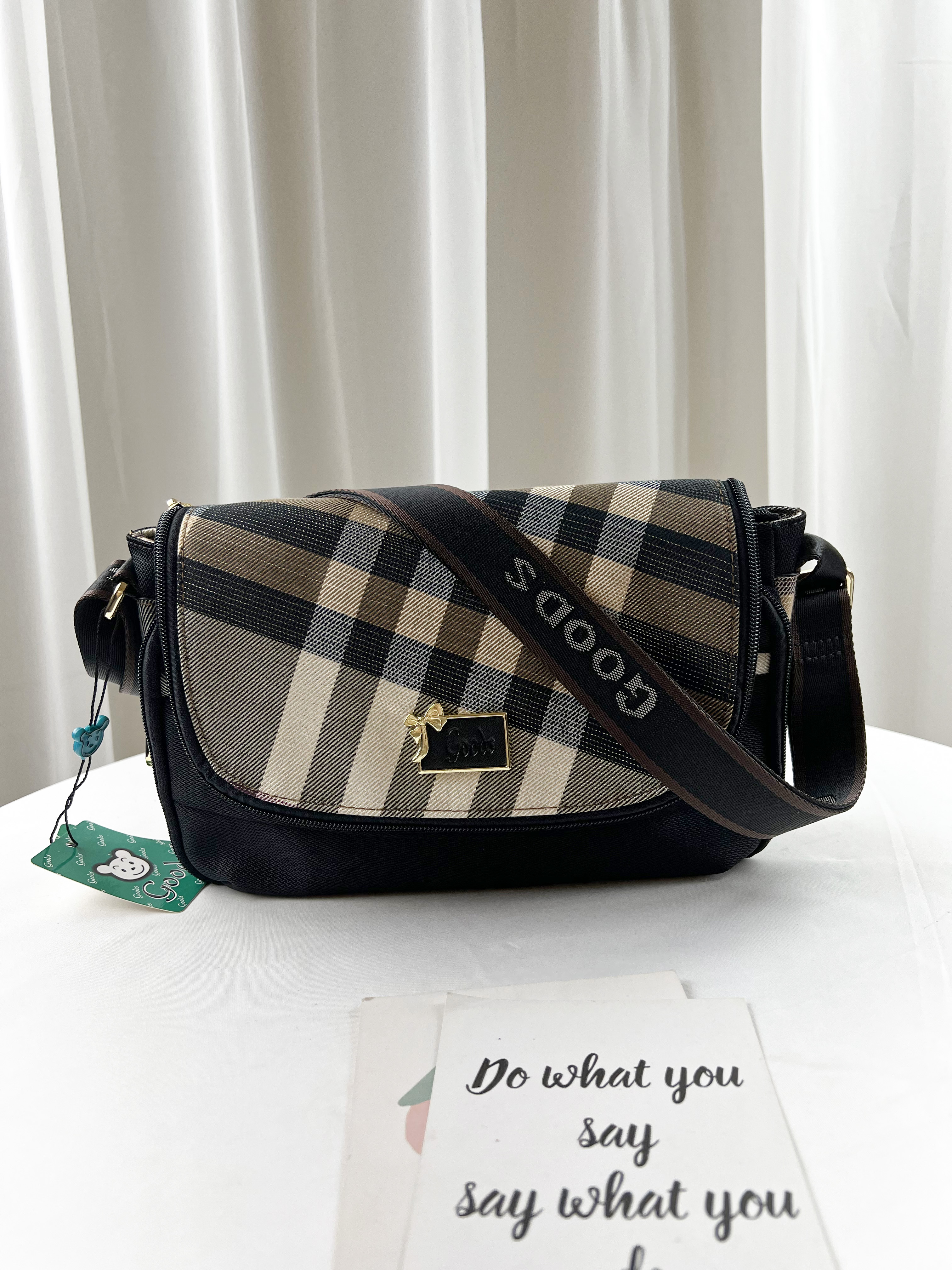 GOODS 金線大格黑防潑水側背包 #2253