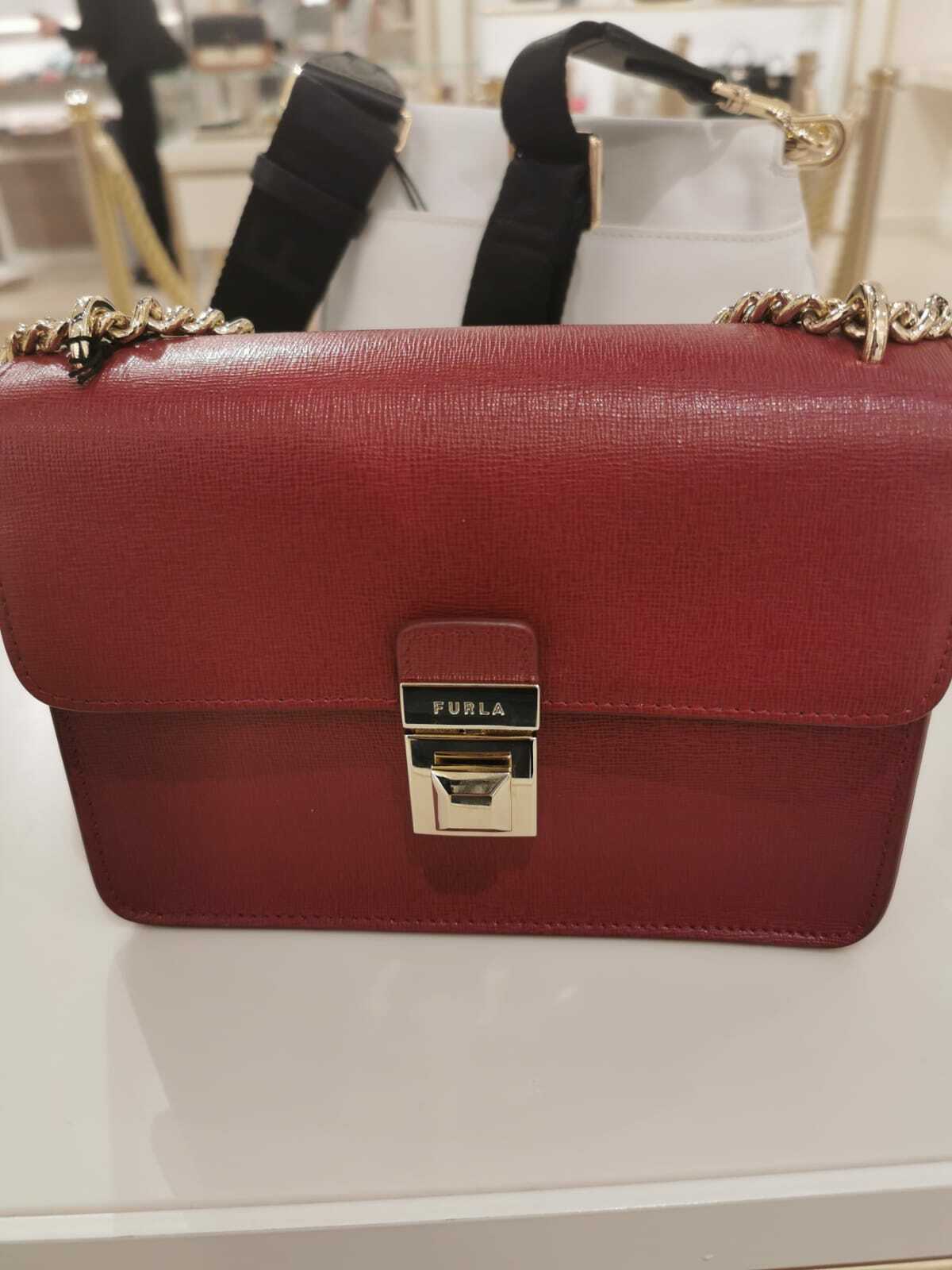 FURLA CLASSIC SLINGBAG WITH FLAP