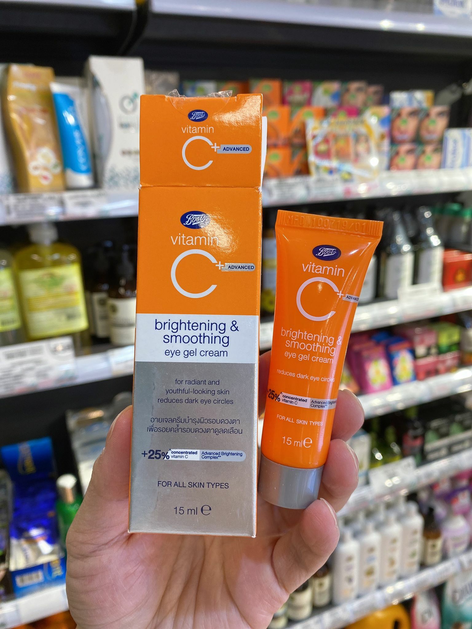 泰國 Boots 維他命 C 亮白眼部凝膠 15 ml