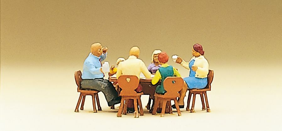 Preiser 10282 HO scale, The Krause family in the garden restaurant with chairs and a table