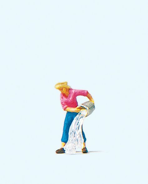 Preiser 28049 HO scale, housecleaning woman