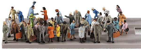 Preiser 1014008 HO Standing/Walking Passengers for Station Platform