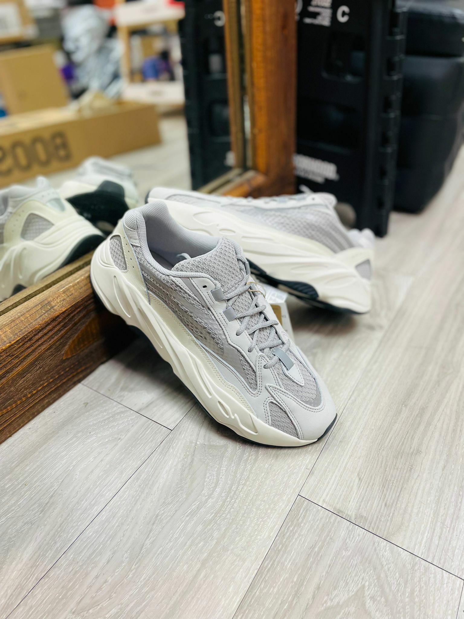 {現貨} Adidas Yeezy Boost 700v2 "STATIC"