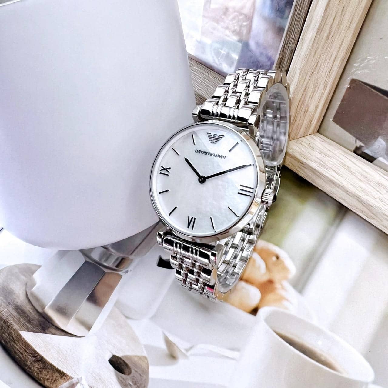 【EMPORIO ARMANI】經典珍珠貝女士腕錶 AR1682 32mm 現代鐘錶