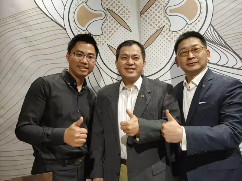 「百萬助學金」助弱勢生