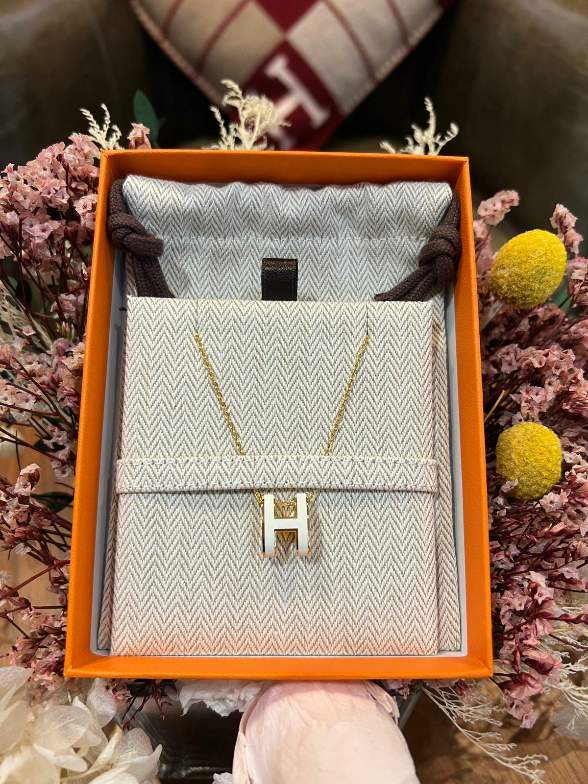 Pop H necklace 01 blanc CC