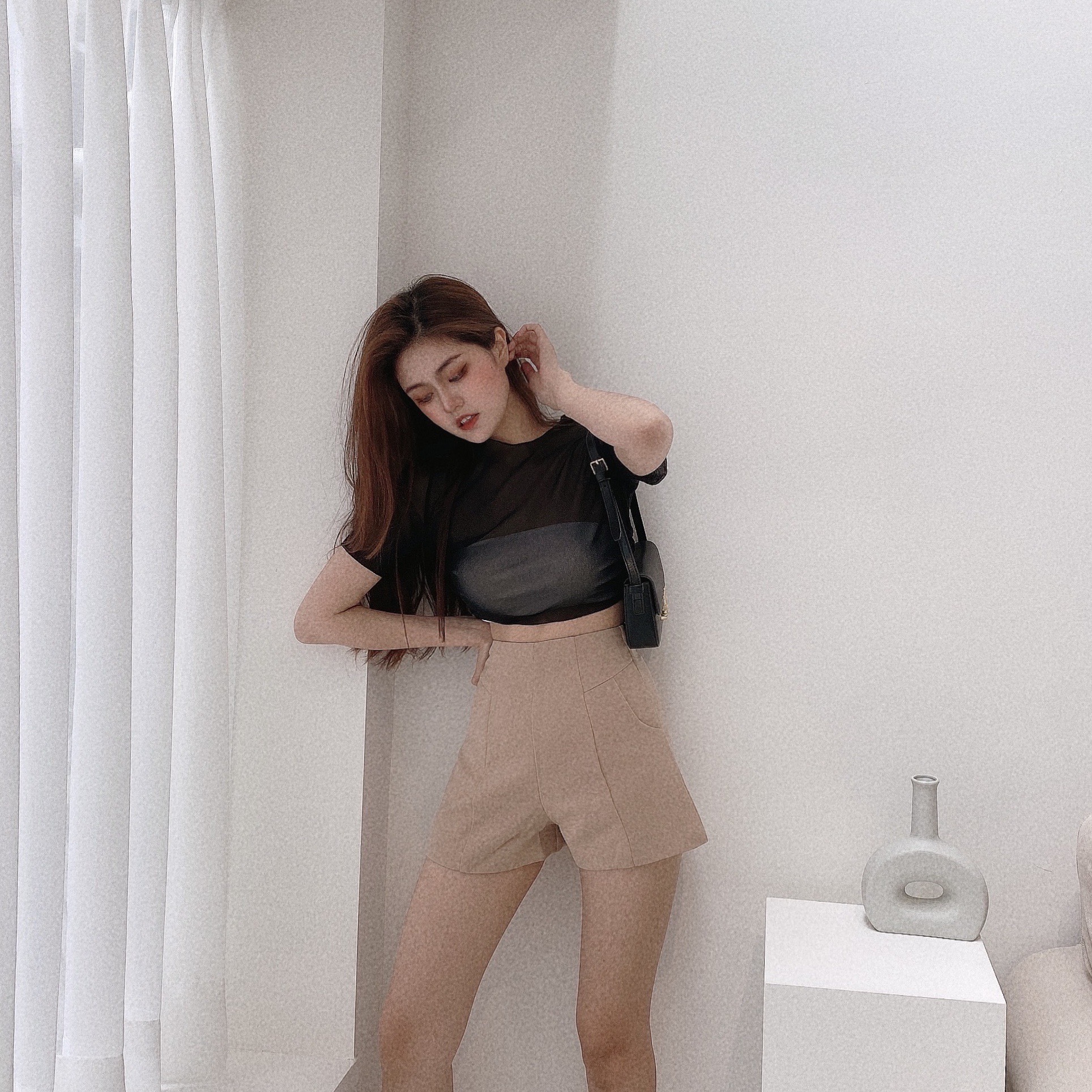 透膚側抓皺短版上衣/四色