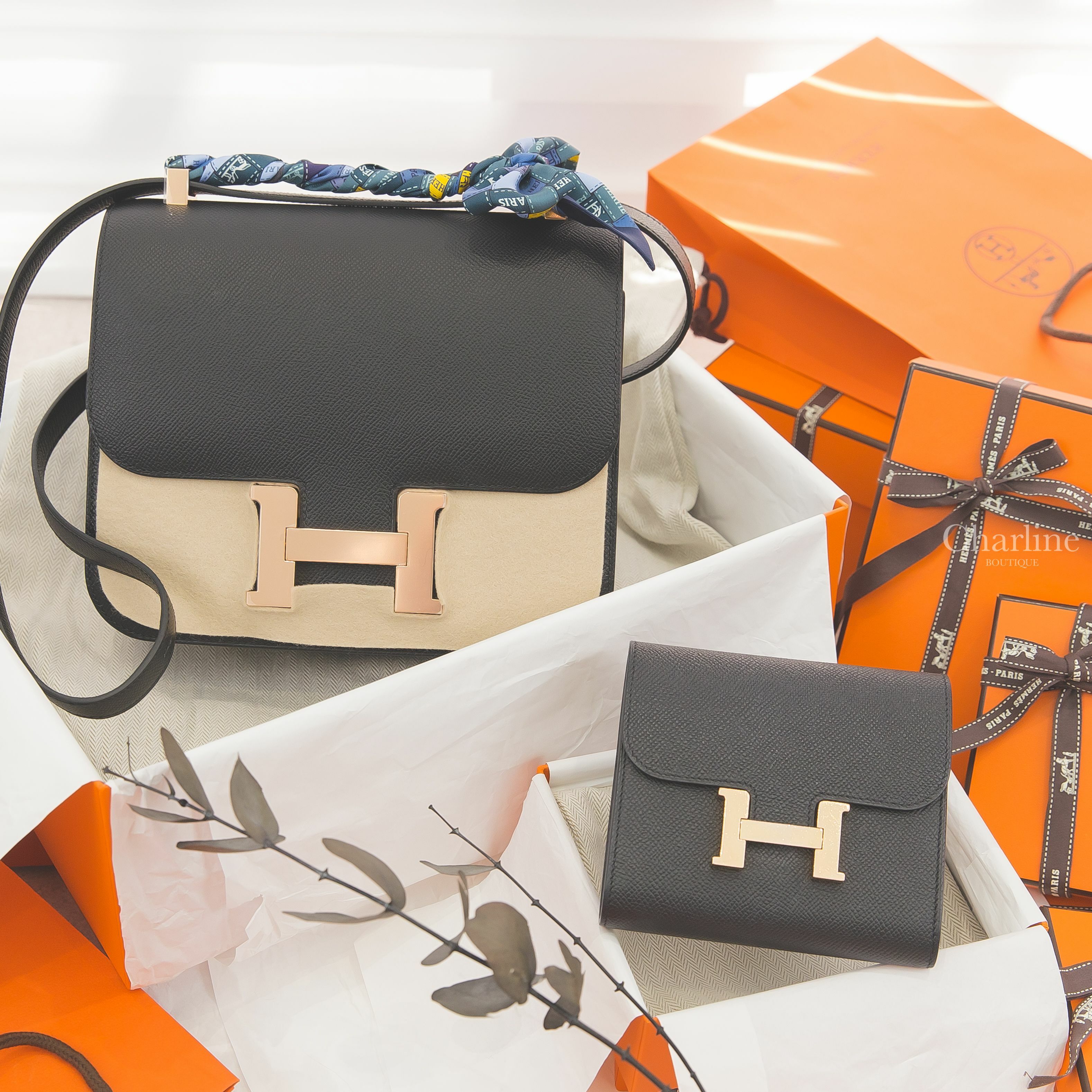 Hermès Constance 24cm 89 黑色玫瑰金釦,Hermès Constance Compact 89 黑色金釦短夾,Hermès  Twilly 綠色/深藍色/黃色格紋絲巾-Charline Boutique 精品代購