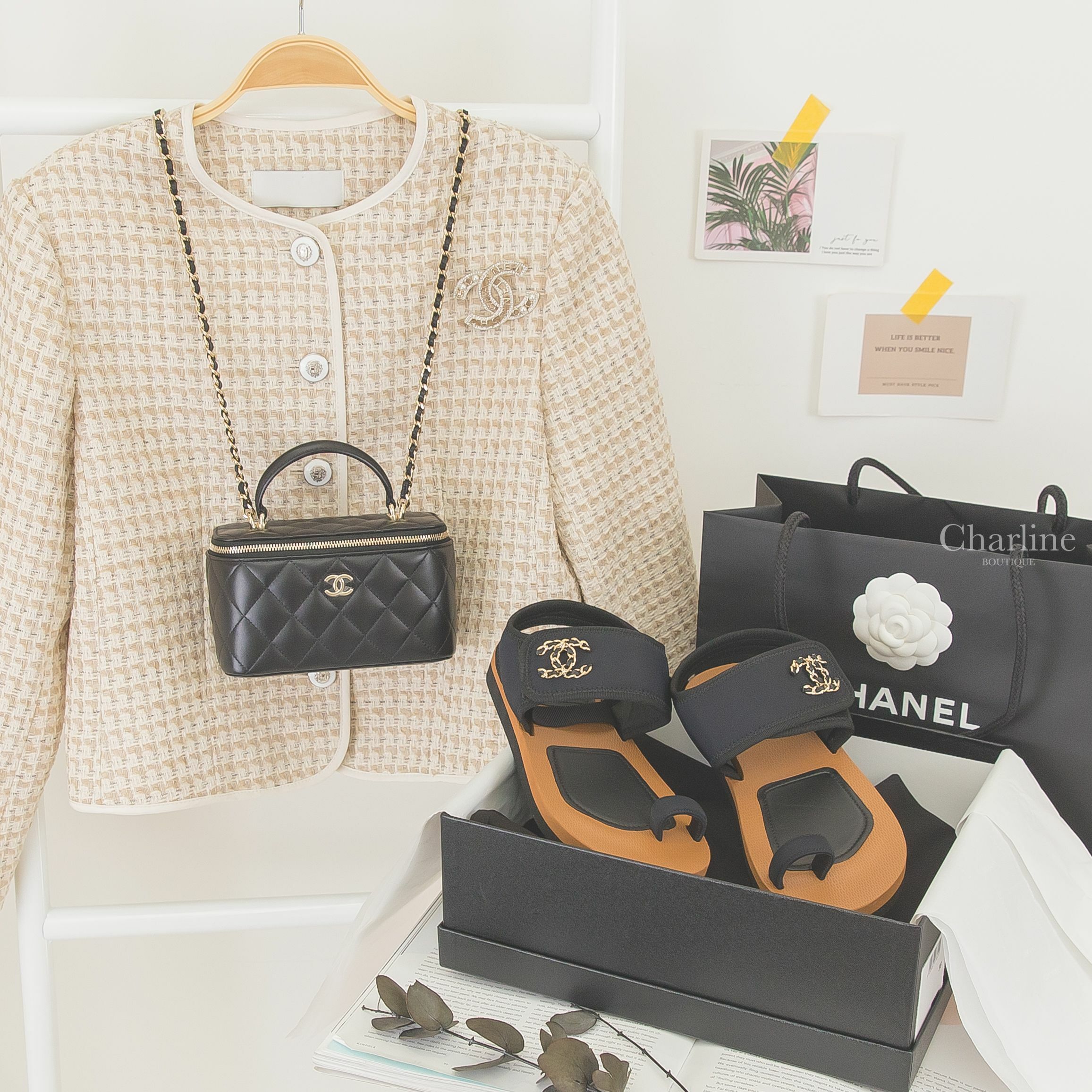 Chanel Vanity With Chain 黑色金CC金鍊小羊皮菱格紋長方形手提肩背包,Chanel Brooch 金色CC珍珠字母簍空水鑽滾邊胸針-Charline Boutique 精品代購