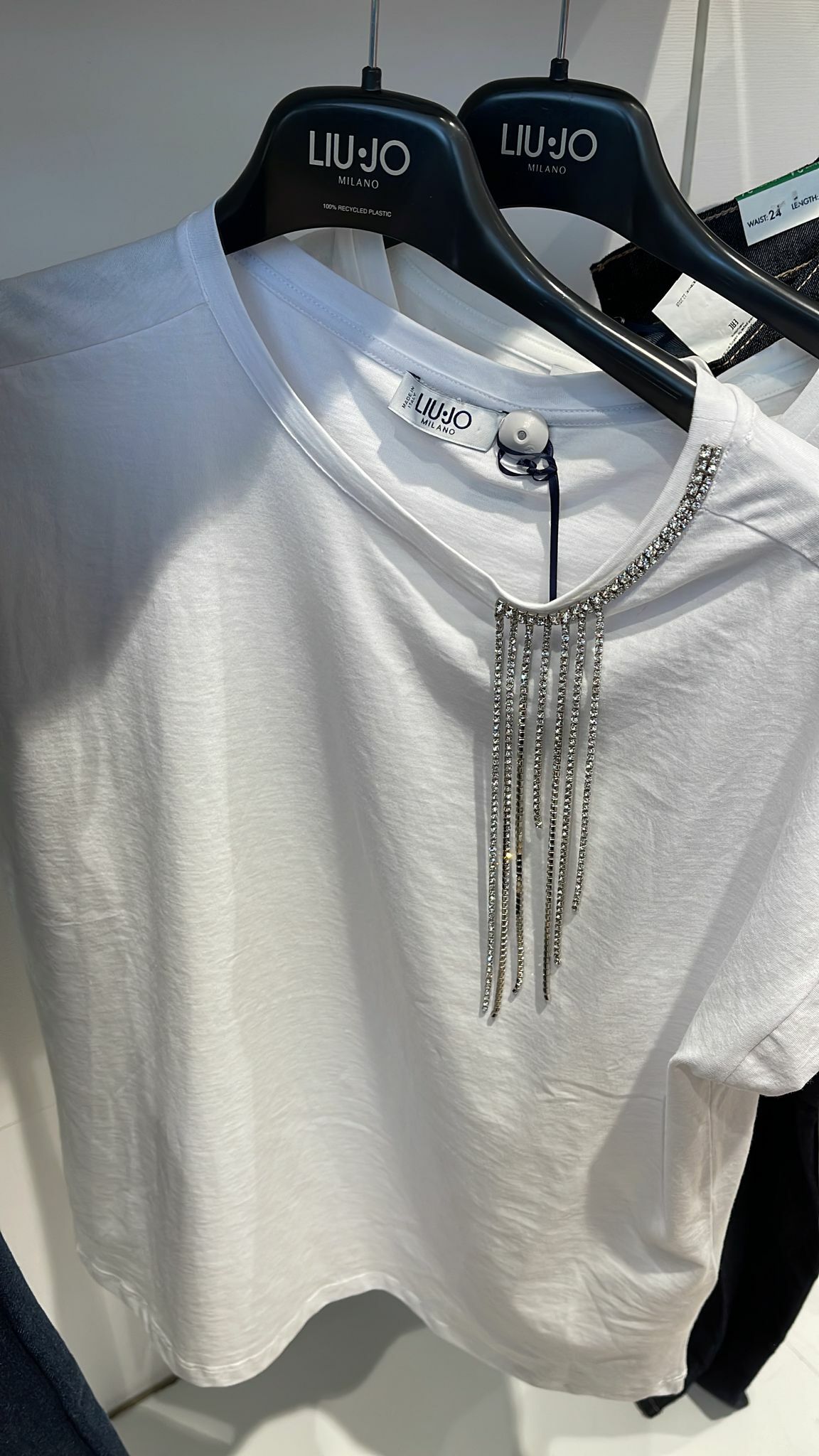 [E] LIU JO TEE SHIRT WITH SILVER CHAIN,WHITE, 8A1029-J6040 (ELJ14)
