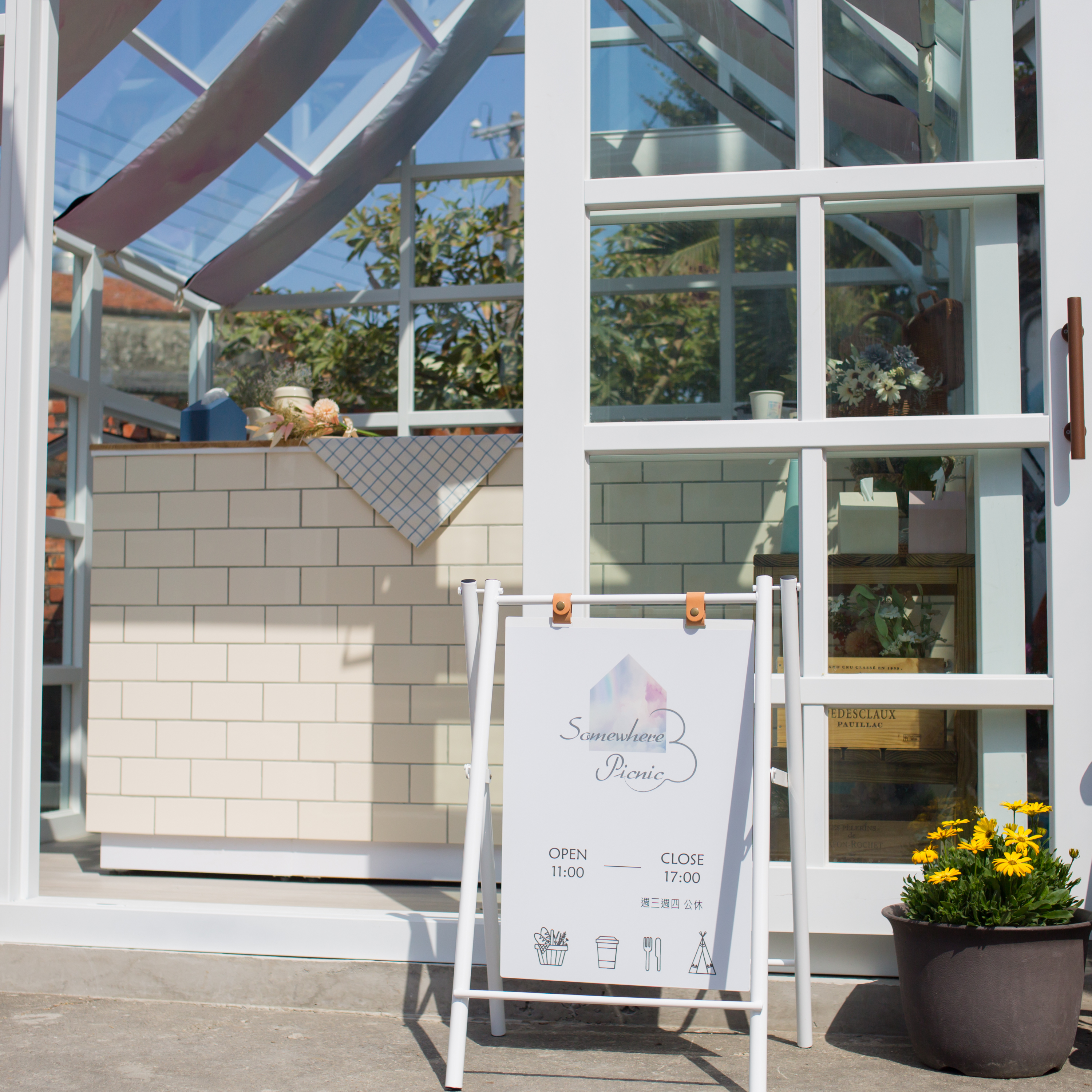 Somewhere Picnic-白色玻璃屋