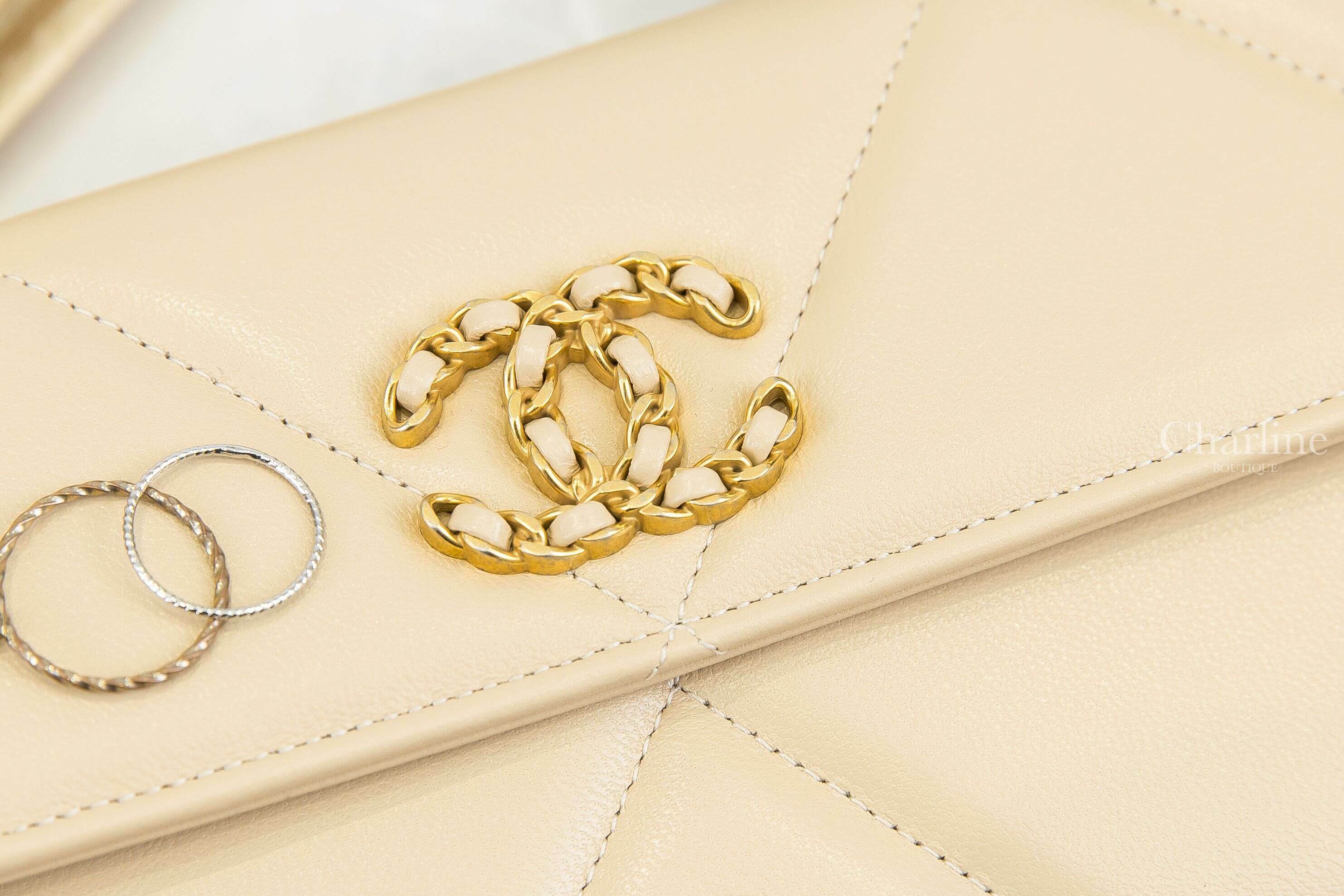 Chanel Chanel 19 Long Flap Wallet 米色金CC大菱格羊皮前釦式長夾