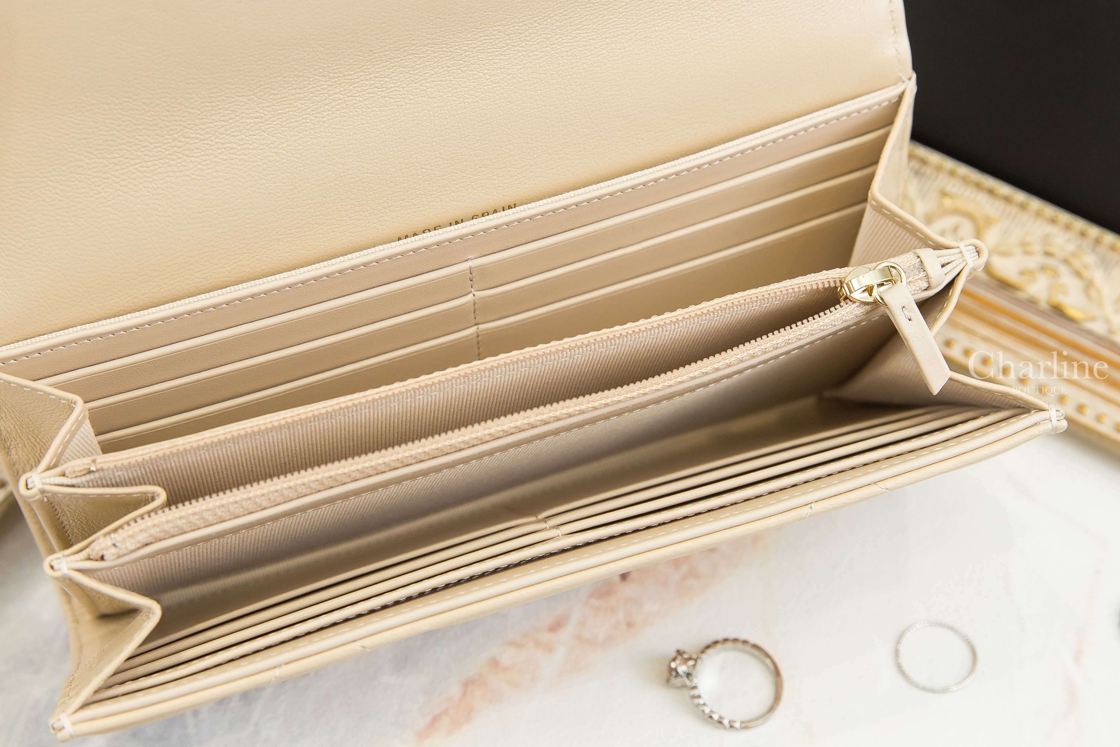Chanel Chanel 19 Long Flap Wallet 米色金CC大菱格羊皮前釦式長夾-Charline Boutique 精品代購