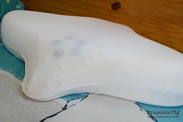 Rhiannon宜庭推薦優扶磁石護頸枕，不愛記憶枕的我都愛上了
