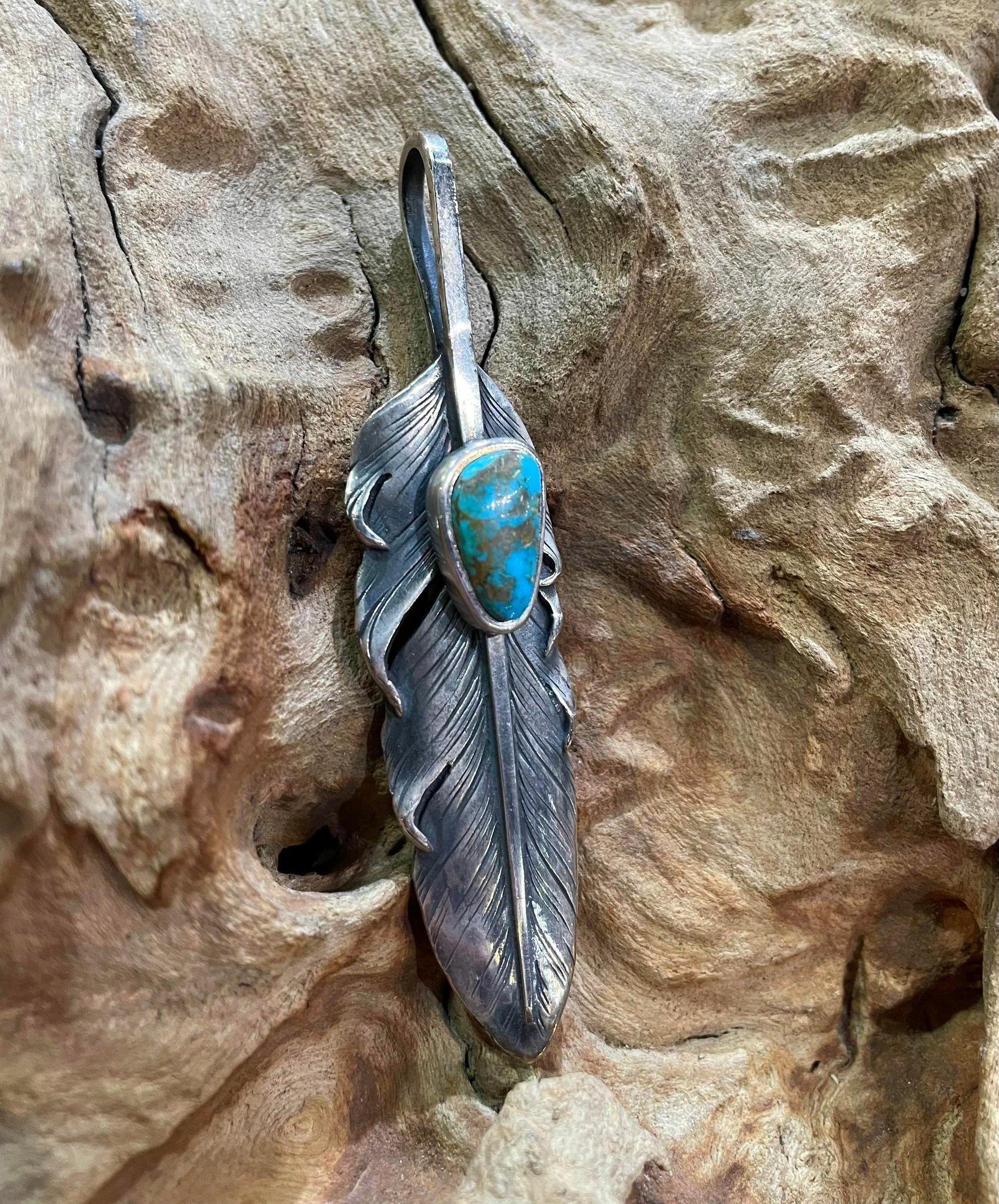 *Black Venom Jewelry-Freedom & Prayer XL(8cm)鑲美國Lone Mountain松石銀羽。